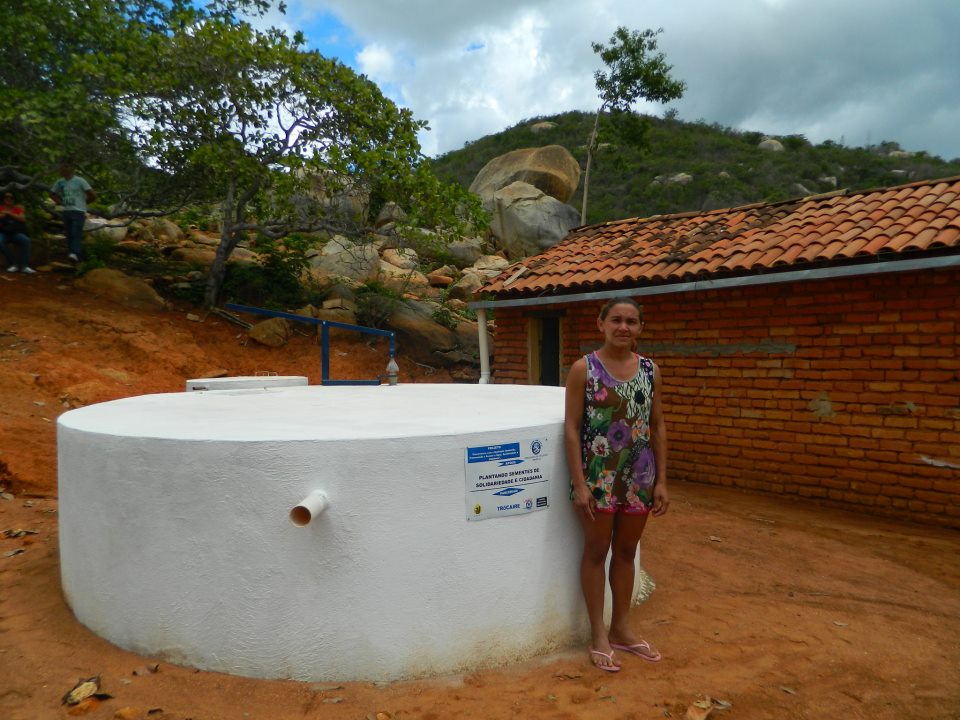 Foto 7 Cisterna com sistema de boia na comunidade pedra d_agua municipio de Matureia.jpg